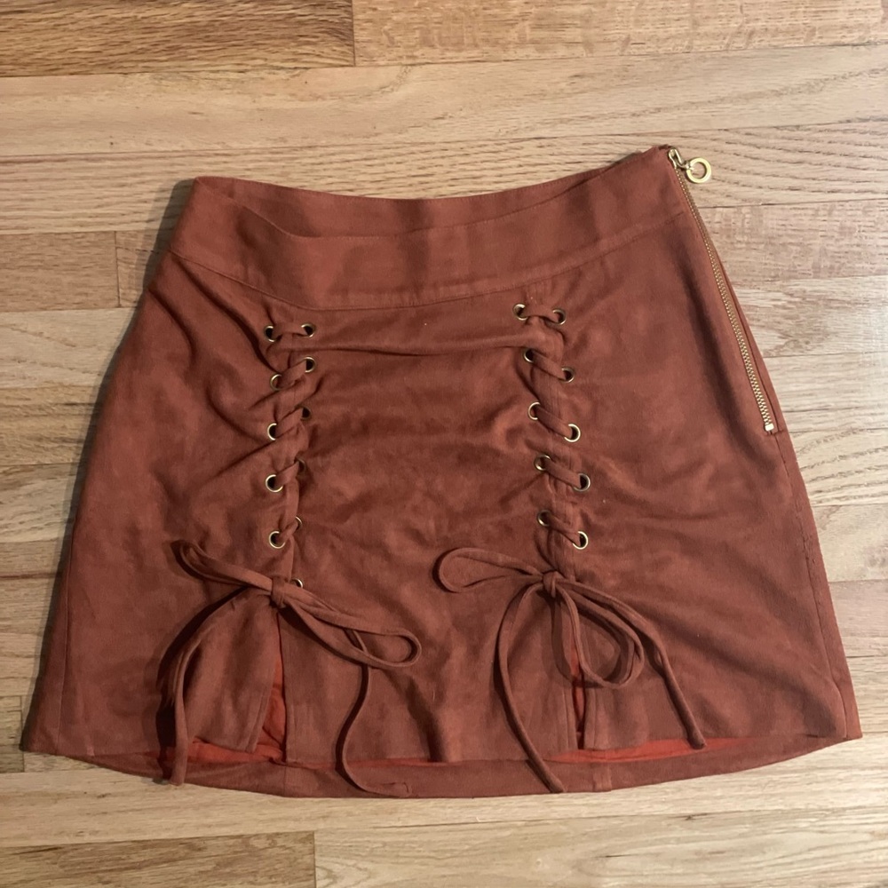 Lace up mini skirt, adjustable, faux suede, front with slits 🔥❤️‍🔥